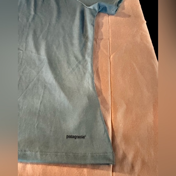 Patagonia W Medium Vintage Capilene Shirt Top in Baby Blue - Picture 4 of 4